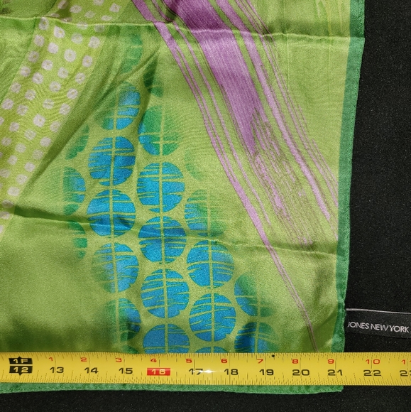 Jones New York silk scarf - Picture 3 of 4